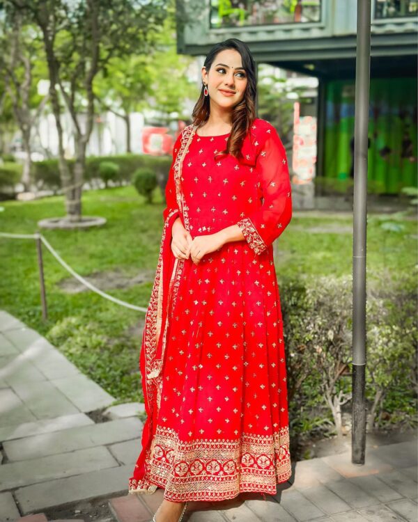 Gown/Dupatta Fabric : Georgette Work : Stylish sequence Work